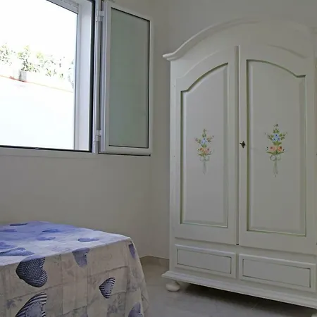 Grotta Apartment *