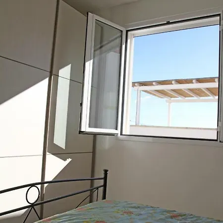 Grotta Apartment *